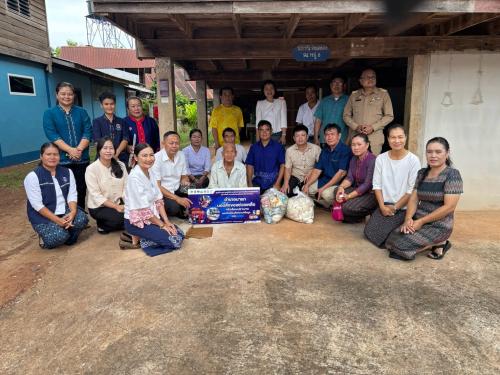 อำเภอนาแก “นุ่งผ้าไทย ใส่บาตร ทำความดีวิถีพอเพียง” รวมพลังแห่งการให้ ส่งต่อความห่วงใยถึงครัวเรือนเปราะบาง