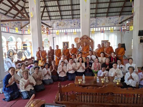 อำเภอนาแก “เปลี่ยนพลังศรัทธาเป็นพลังแห่งการให้” บูรณาการ “นุ่งผ้าไทย ใส่บาตร ทำความดีวิถีพอเพียง” ส่งต่อปัจจัยช่วยเหลือครัวเรือนเปราะบาง สร้างชุมชนแห่งการแบ่งปัน