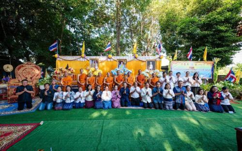 อำเภอนาแก “เปลี่ยนพลังศรัทธาเป็นพลังแห่งการให้” บูรณาการ “นุ่งผ้าไทย ใส่บาตร ทำความดีวิถีพอเพียง” ส่งต่อปัจจัยช่วยเหลือครัวเรือนเปราะบาง สร้างชุมชนแห่งการแบ่งปัน